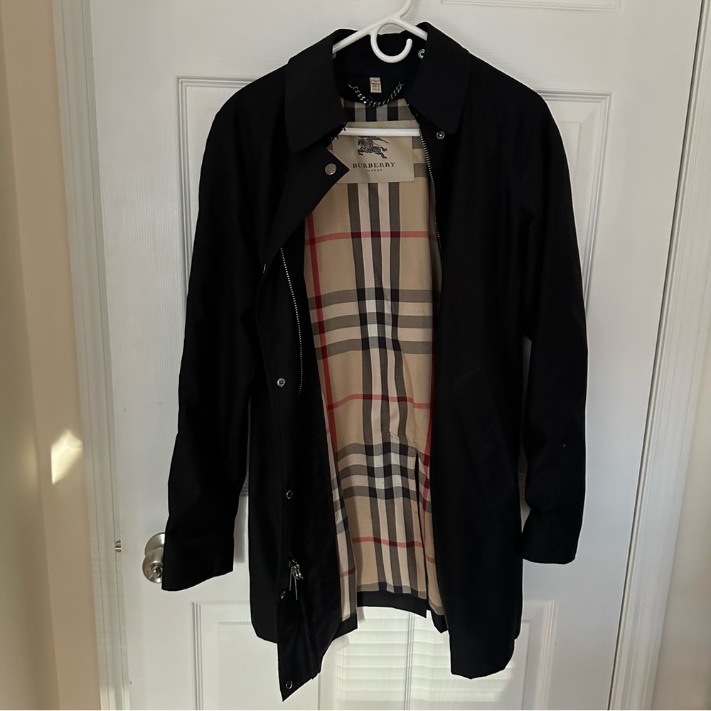 Burberry Lightweight Coat (Rain Coat)
